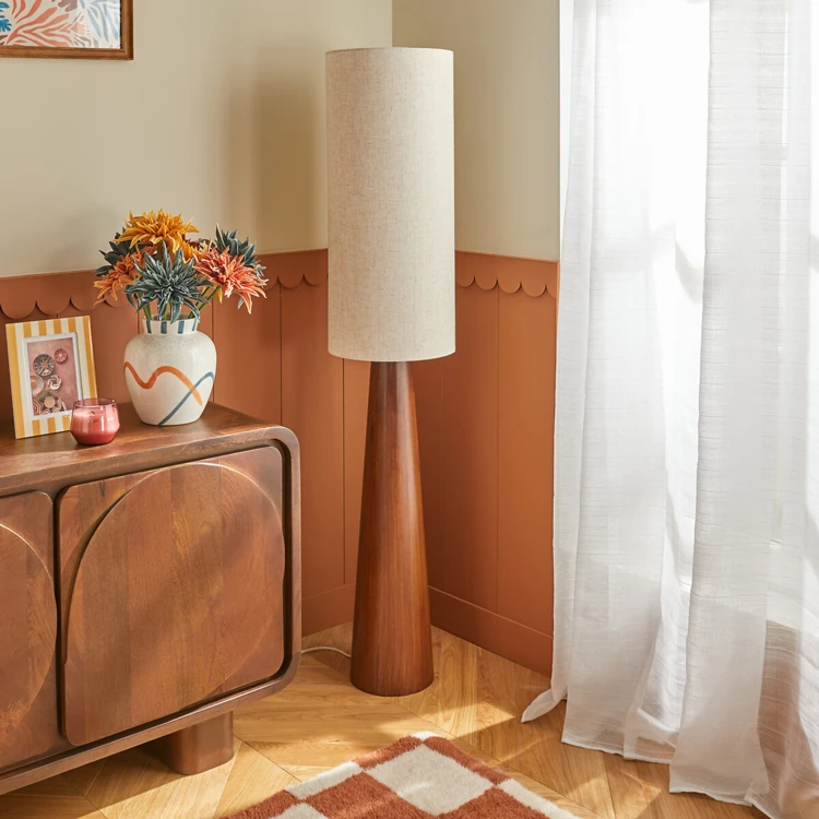 Lampadaire sur pied en bois avec abat-jour en coton