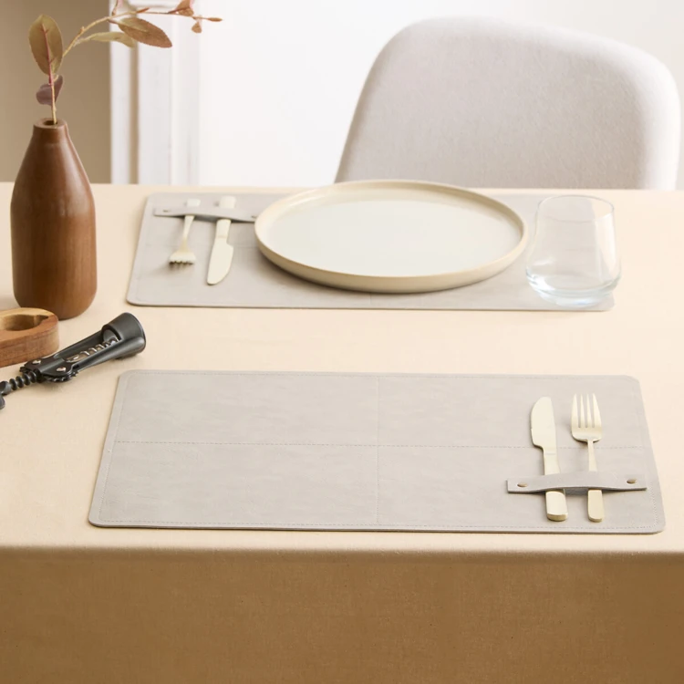 Set de table rectangulaire avec porte-couverts intégré