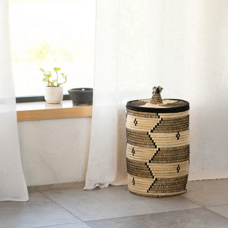Panier à linge motifs ethniques en fibres naturelles