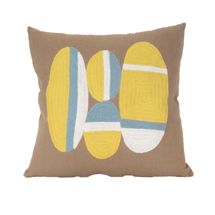 Coussin brodé motif galets de plage