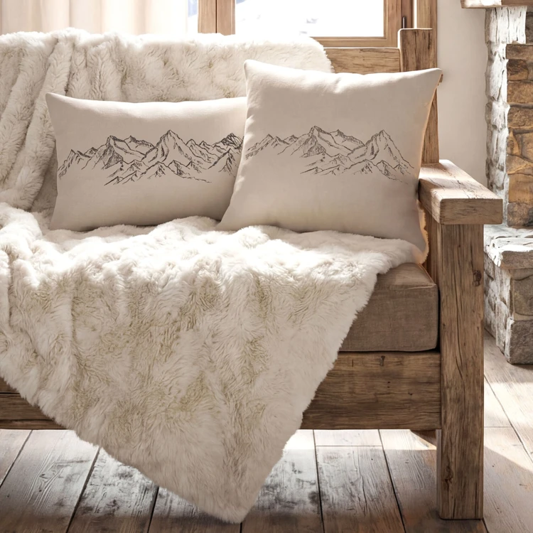 Coussin décoratif à motif montagnes brodé