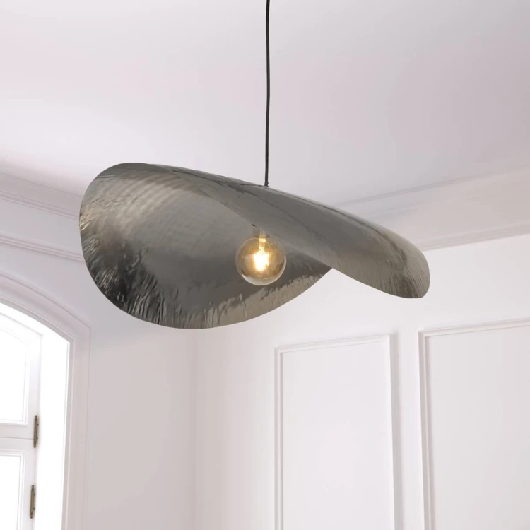 Hanglamp van gehamerd messing