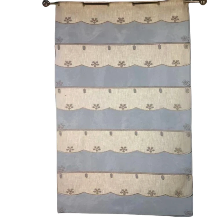 Visillo modulable de organza bordado