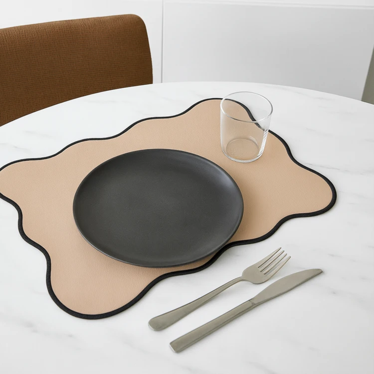 Mantel individual rectangular, liso con bordes ondulados