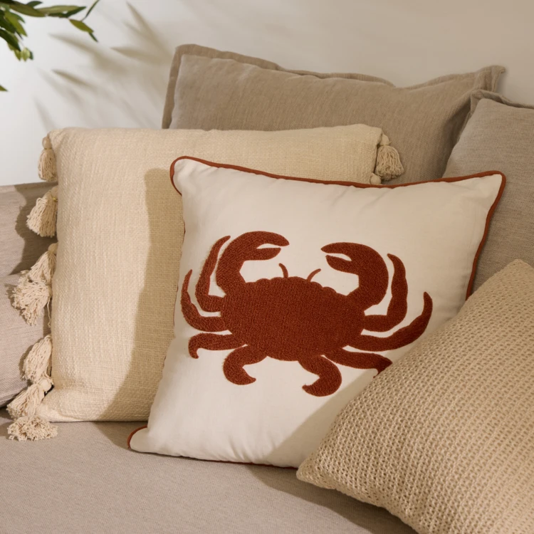 Coussin crabe brodé en coton