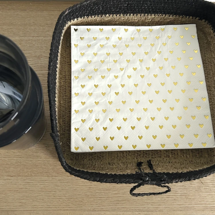 Lot von 20 Papierservietten Herzen