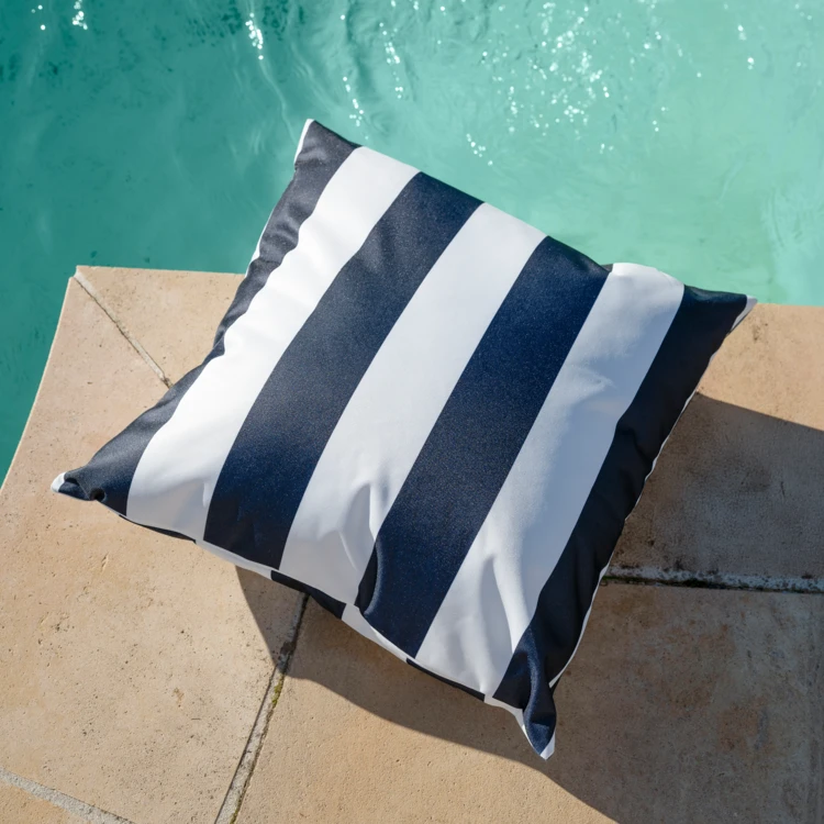 Coussin imperméable déhoussable à rayures