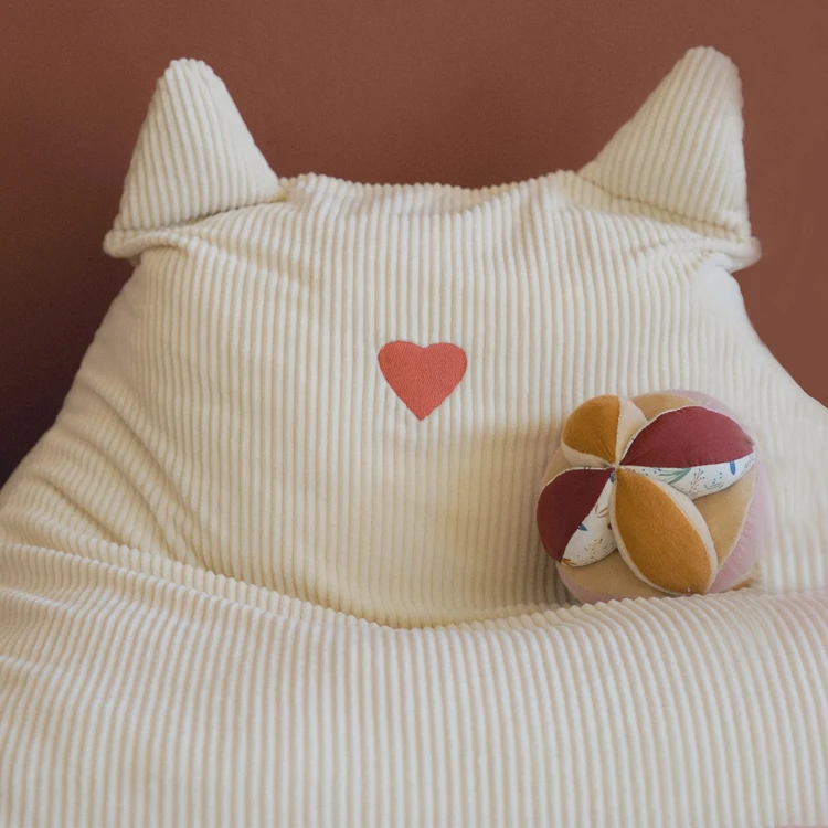 Sillón infantil de terciopelo con orejas de felino