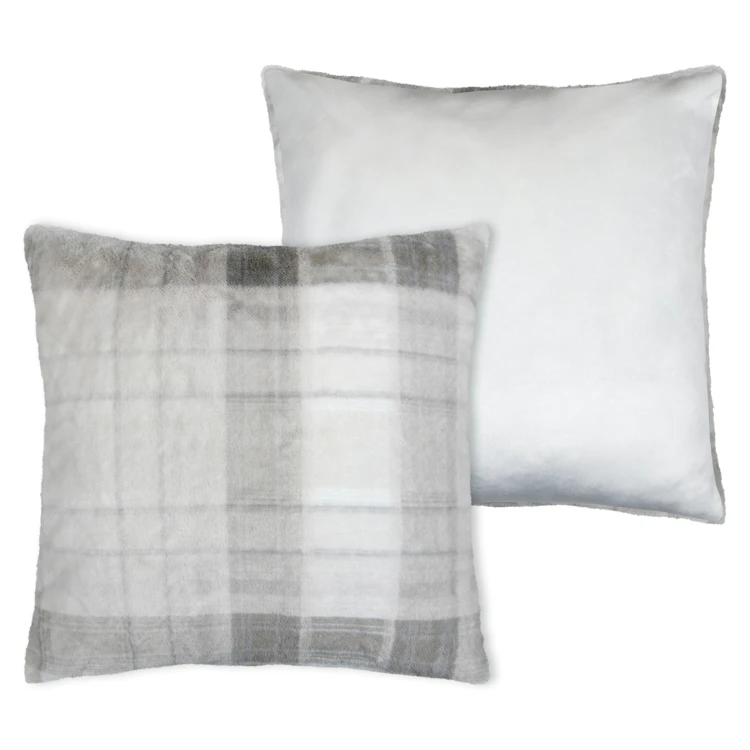 Coussin à carreaux écossais en fausse fourrure