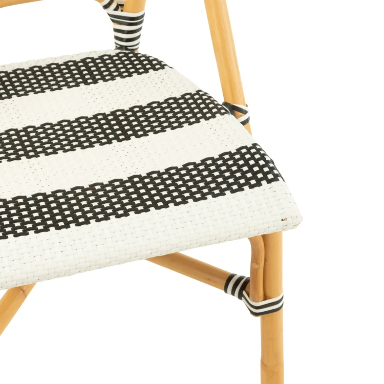 Chaise en rotin extérieure à rayures