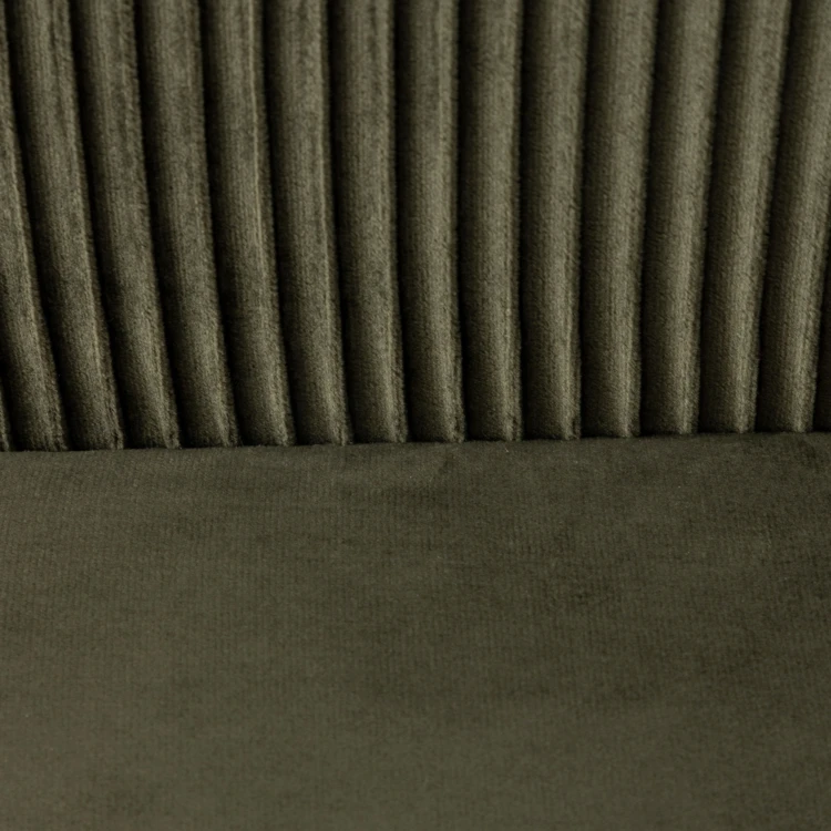 Sillón de pana con respaldo envolvente