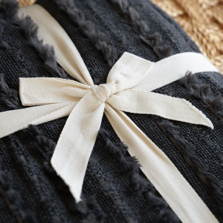 Plaid en chenille texturée avec franges