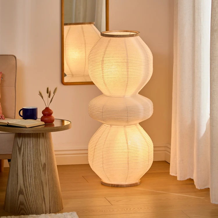 Lampadaire sculptural en papier avec double éclairage