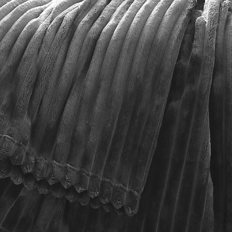 Fleece-Decke mit 3D-Rippeneffekt