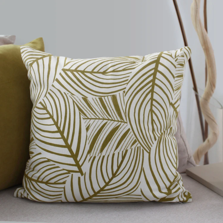 Coussin décoratif feuillage graphique en coton recyclé