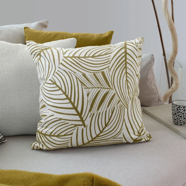Coussin décoratif feuillage graphique en coton recyclé