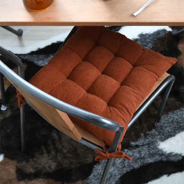 Quadratisches Sitzkissen aus Kord