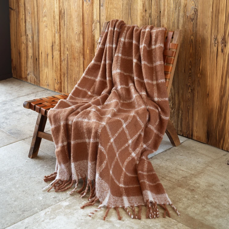 Geruite plaid met mohair-look en franjes