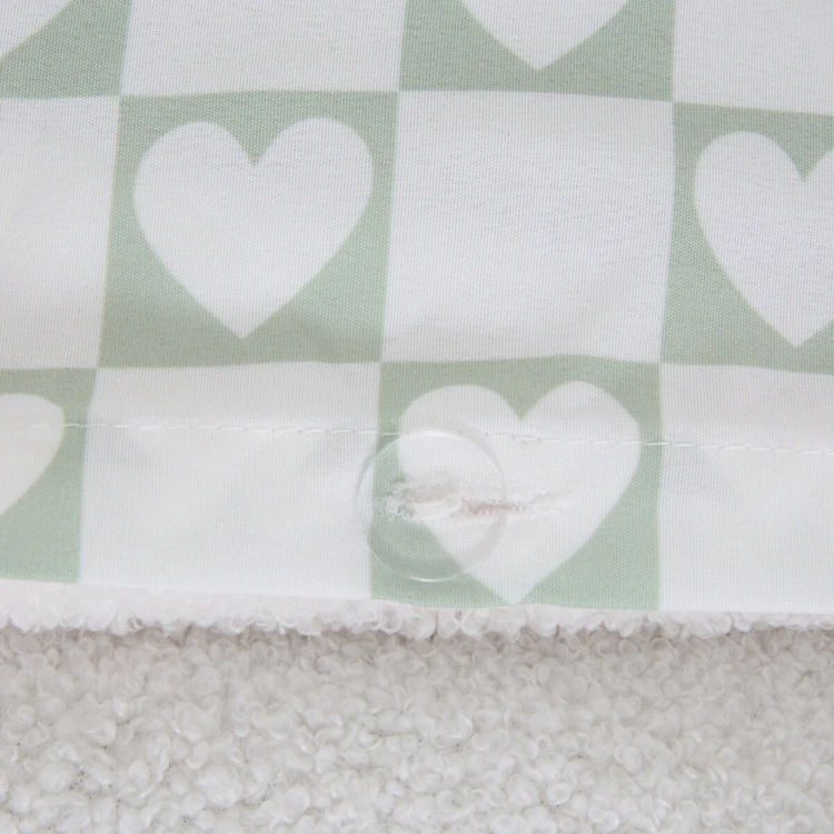 Conjunto de roupa de cama infantil de 2 peças com padrão de corações e textura felpuda