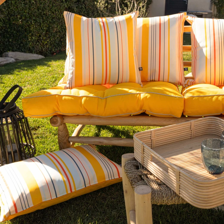 Coussin extérieur rayé