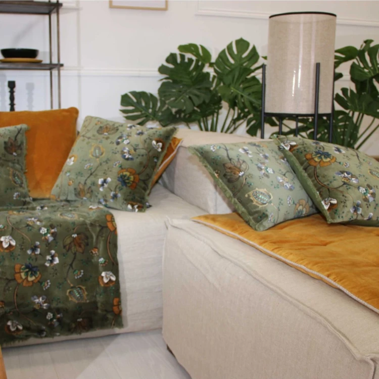 Samtkissen im Vintage-Stil