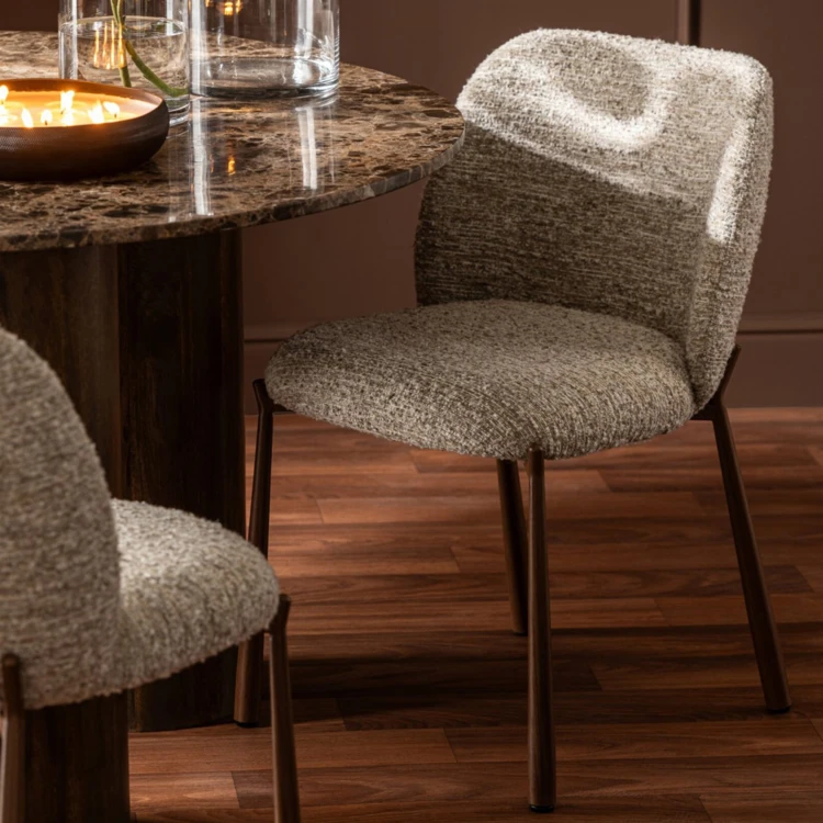 Chaise en métal et textile