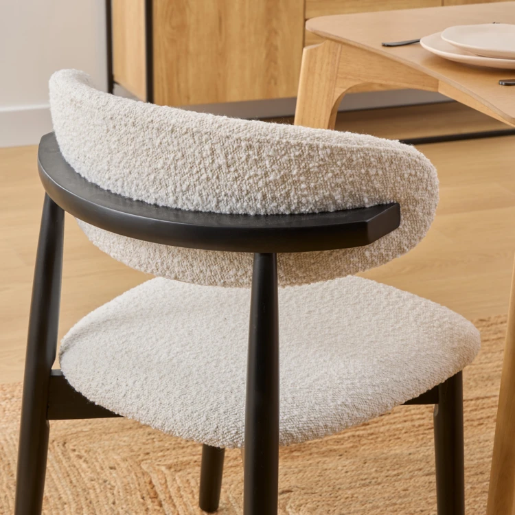 Chaise bouclette en bois massif avec dossier rembourré