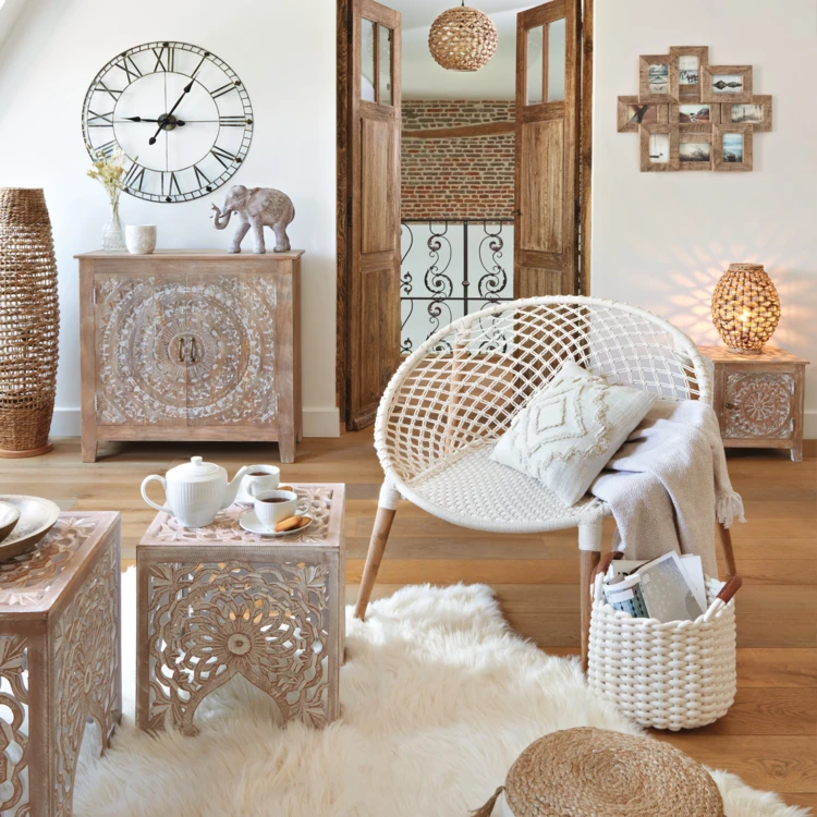 Fauteuil en macramé avec pieds en bois