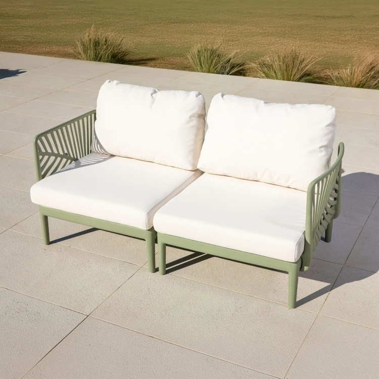 Salon de jardin bas 4 places en résine avec coussins