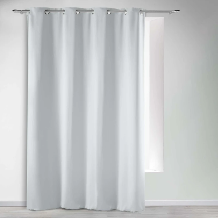 Rideau occultant uni à oeillets