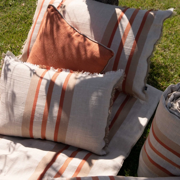 Coussin rayé en lin et coton