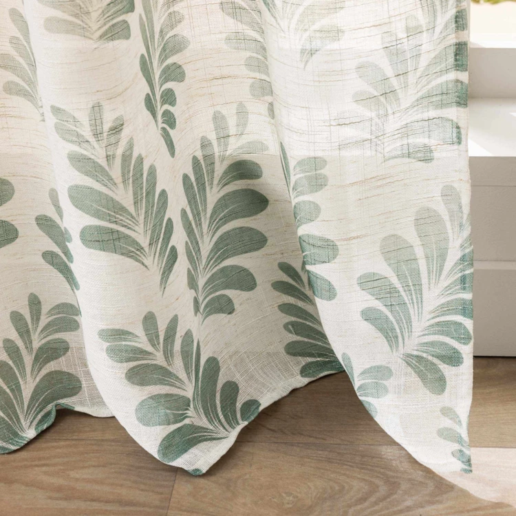 Cortina com ilhós em polilina estampada com plantas e ecrã