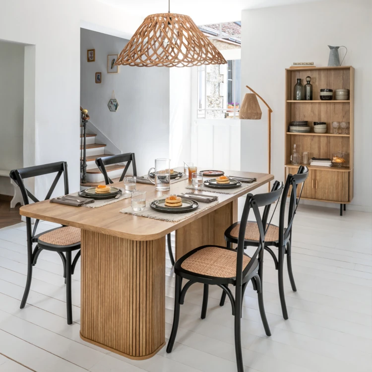 Eettafel met houtlook en gecanneleerde poten