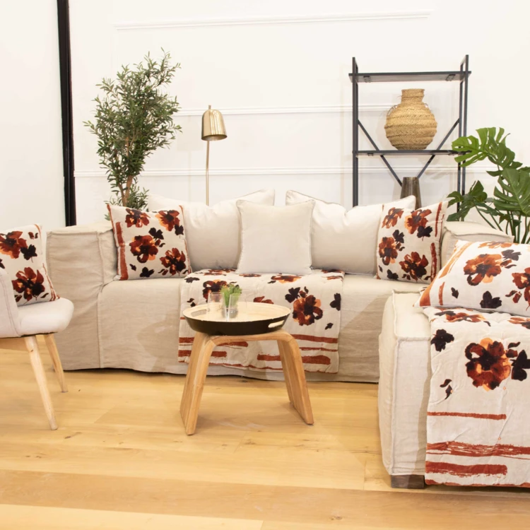 Cojín de terciopelo con estampado floral
