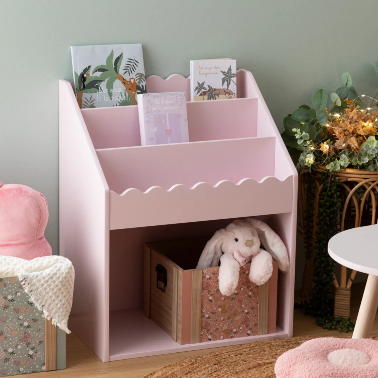 Bibliothèque enfant en bois rose avec étagères