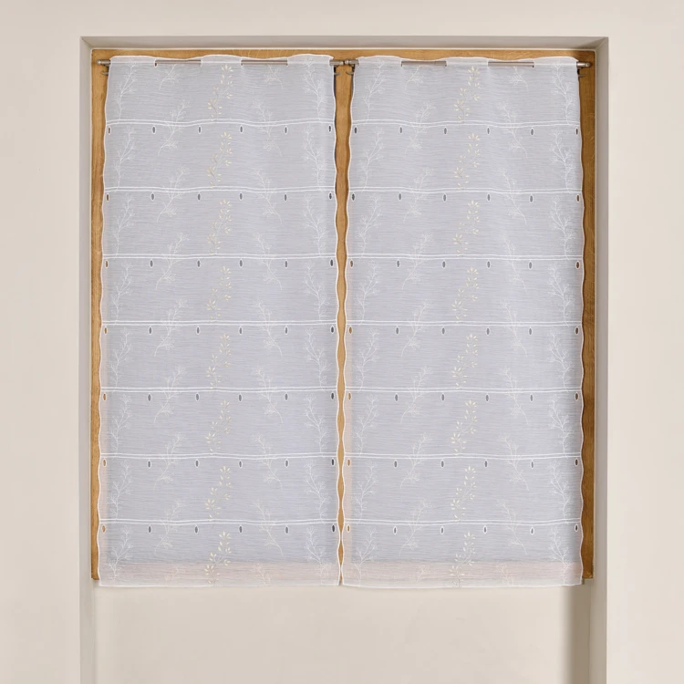 Modulares, besticktes Teil mit Blattmuster