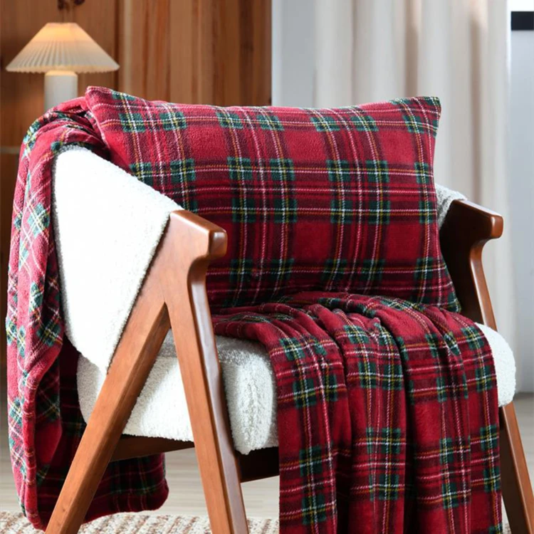 Coussin à carreaux écossais