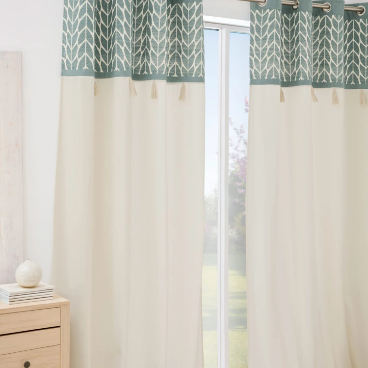 Rideau tamisant à œillets en polycoton jacquard avec pompons
