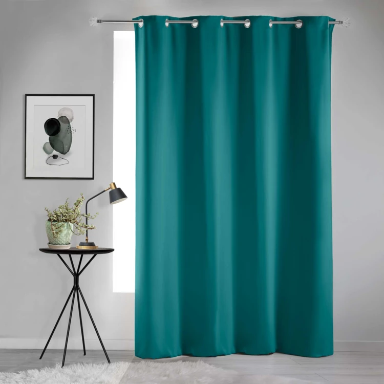 Rideau occultant uni à oeillets