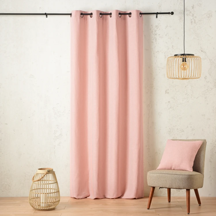 Tenda schermata con occhielli a righe