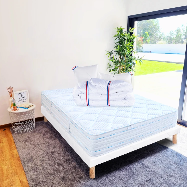 Bettwäsche-Set mit Memory-Foam-Matratze 24 cm, weißem Lattenrost, Kopfkissen und Bettdecke