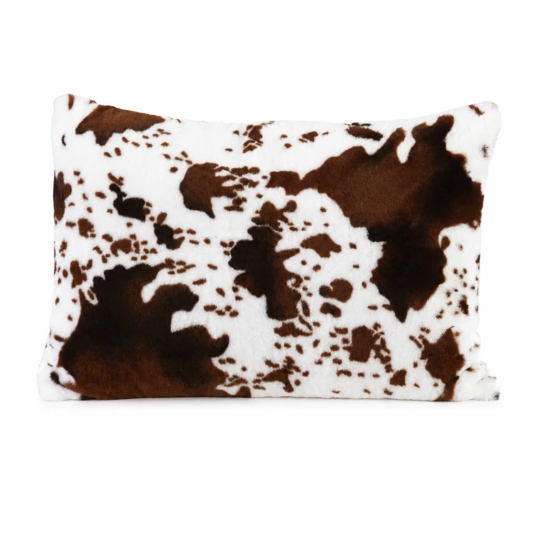 Coussin garni à motif peau de vache et dos en velours