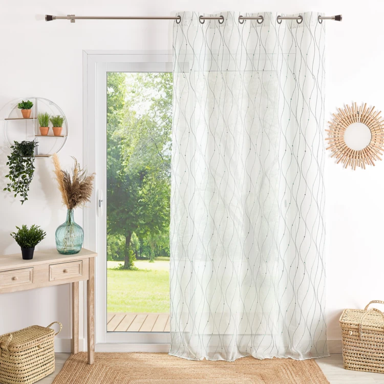 Bestickter Voile mit Wellen- und Punktmuster