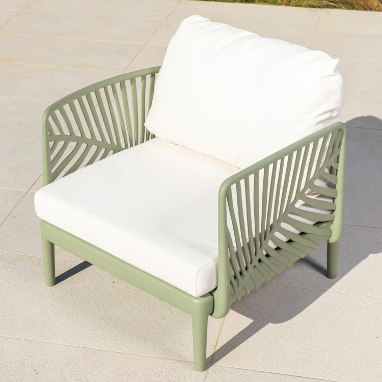 Salon de jardin bas 4 places en résine avec coussins