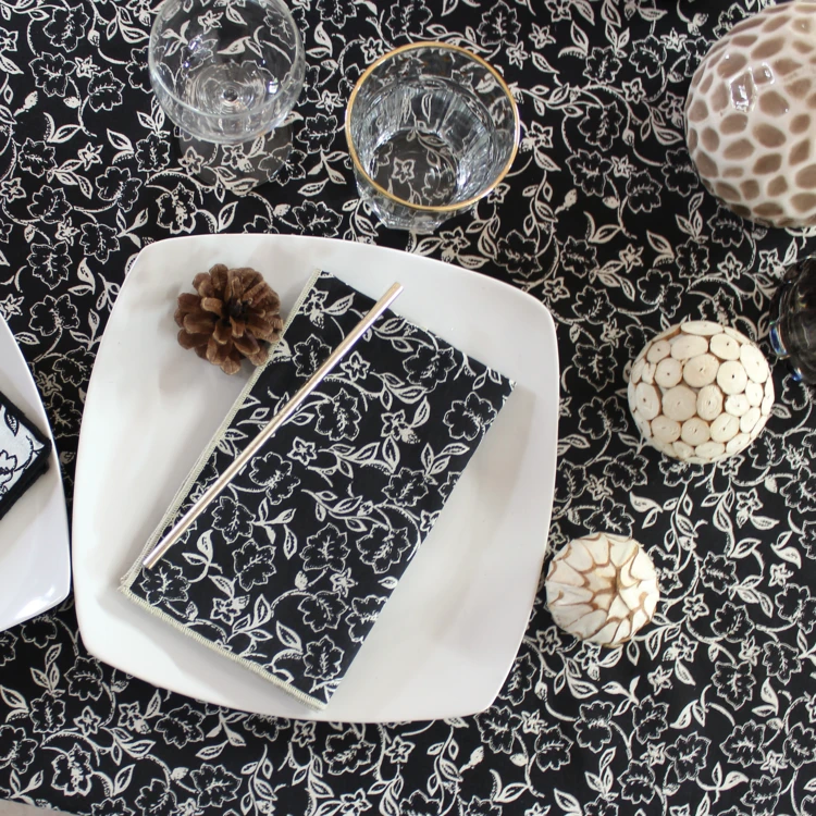 Lot de 4 serviettes de table motif fleuri