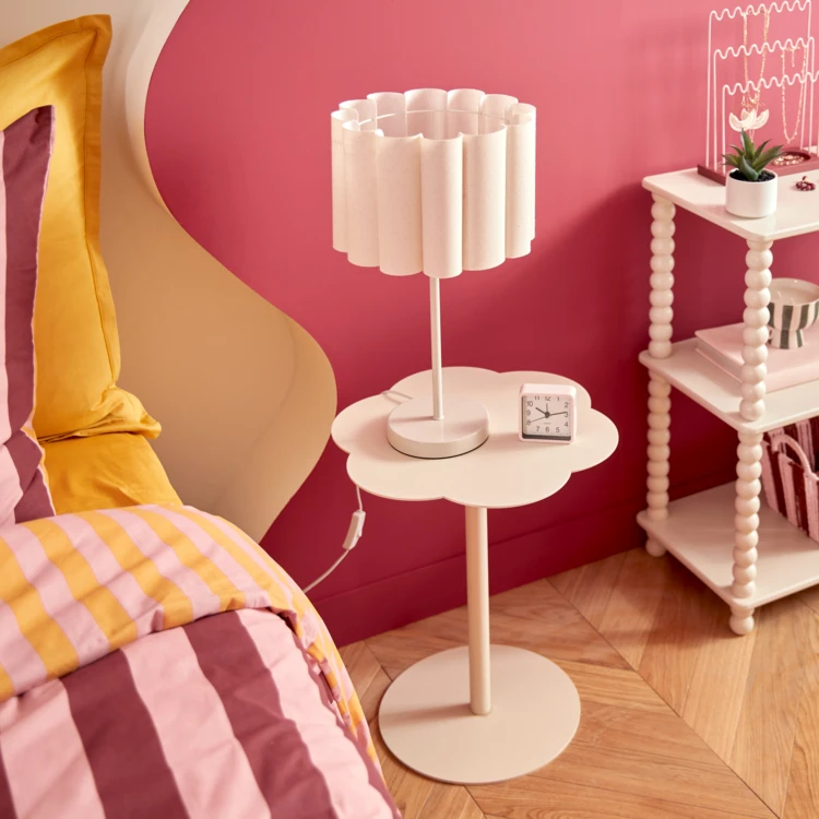 Runder Beistelltisch in Blumenform