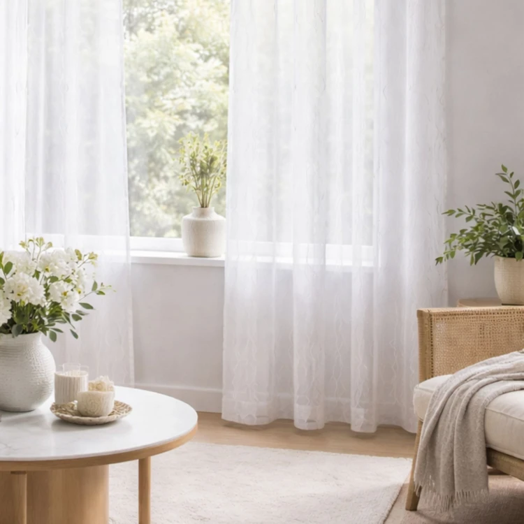 Voilage blanc motifs ondulés brodés