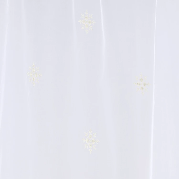 Par de cortinas blancas con motivo de copos de nieve