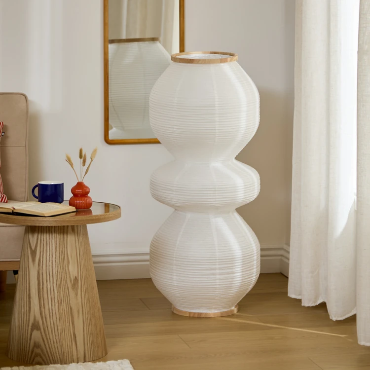 Lampadaire sculptural en papier avec double éclairage