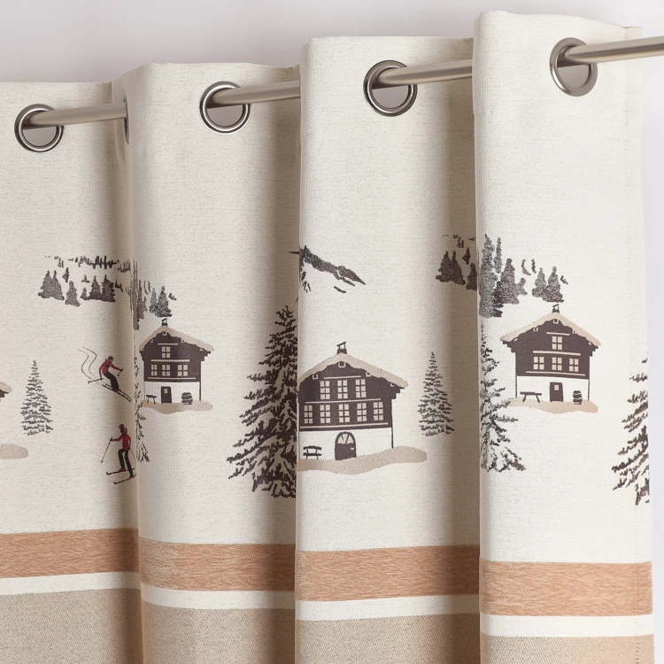 Tenda jacquard con occhielli e motivi di chalet e abeti